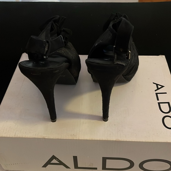 Also heels size 9 - Picture 3 of 3